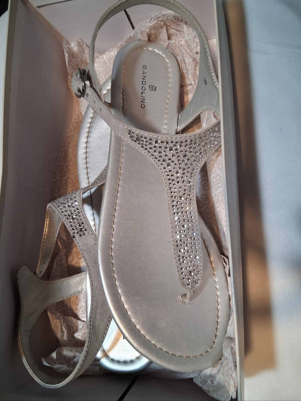 Bandolino Silver Rhinestone T-Strap Sandals Women’s Size 9M Embellished Flat
